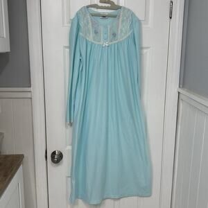 VTG Fundamentals Fleece Polyester Lace Nightgown Pajamas Cottage Granny core